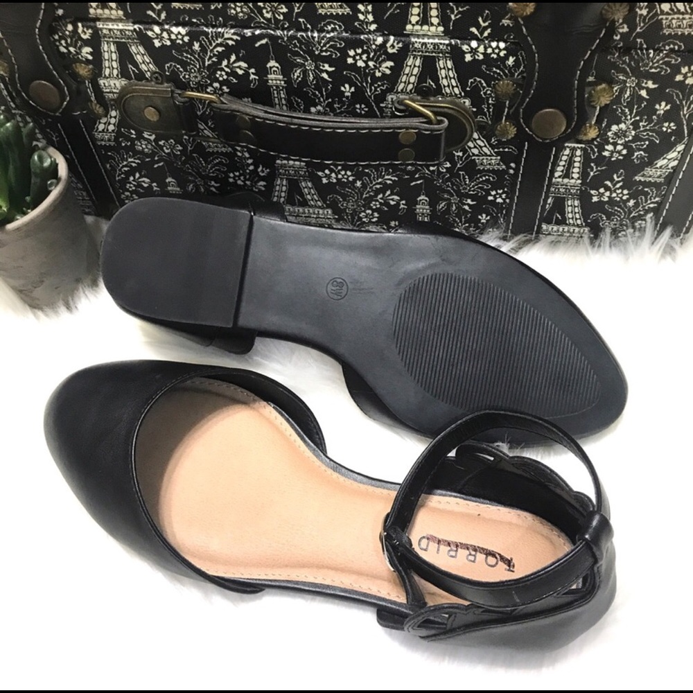 Scalloped Heel Ankle Strap Flats